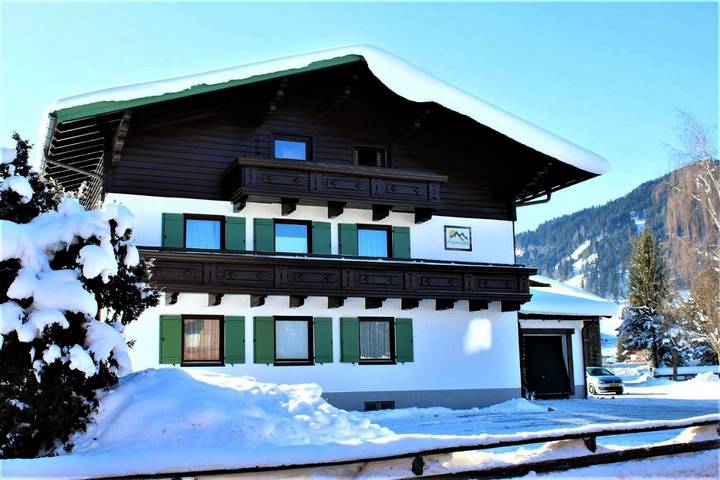 B&B für 4 Personen, mit Balkon und Terrasse sowie Garten und Ausblick in Flachau