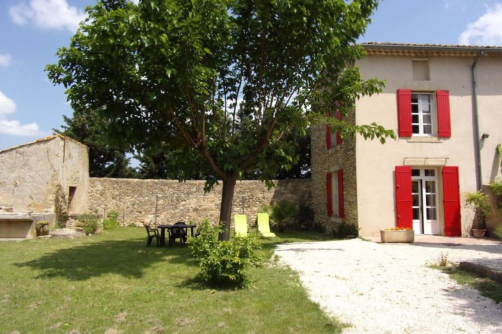 Wohnung in einem provenzalischen Bauernhaus in der Landschaft von Orange in Orange, Vaucluse