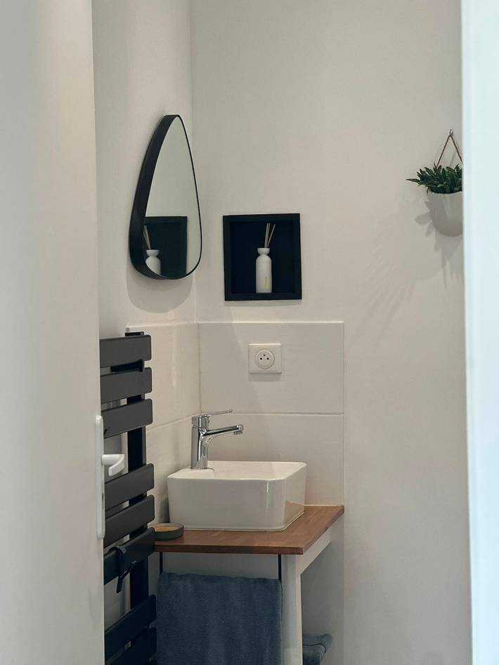 Entire studio, Studio Apartment 'Le Petit Nid' with Private Terrace, Wi-Fi and Air Conditioning in Carsac-de-Gurson, Périgord Pourpre