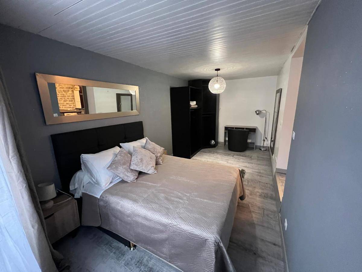 Appartement entier, One-Bedroom Apartment in Champagnole, Jura Francais