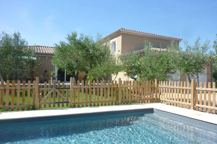 Location de vacances pour 6 personnes, avec jardin à Saint-Maximin (Nimes)