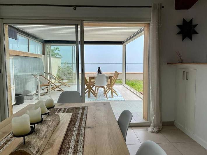 Villa pour 8 personnes, avec Jacuzzi et Terrasse ainsi que Jardin et Vue sur le lac