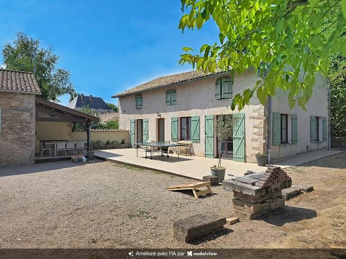 Location de vacances pour 8 personnes, avec Terrasse et Jardin à Préty