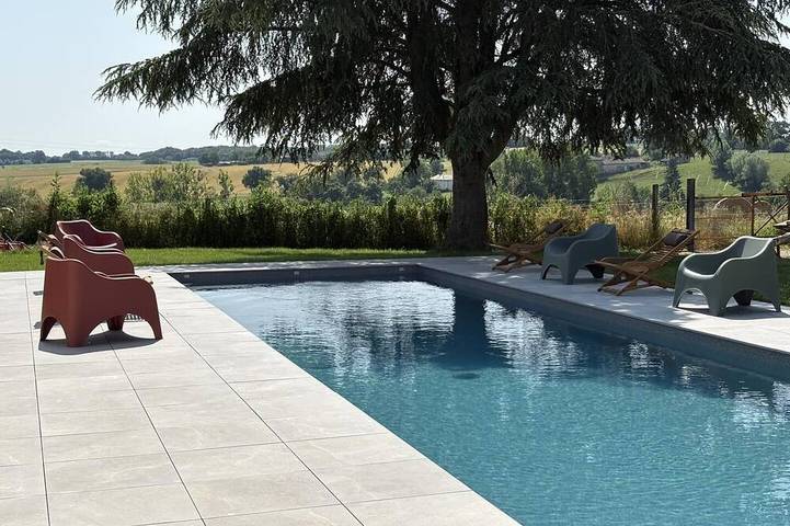 Location de vacances pour 15 personnes, avec jardin et jacuzzi dans Baneins