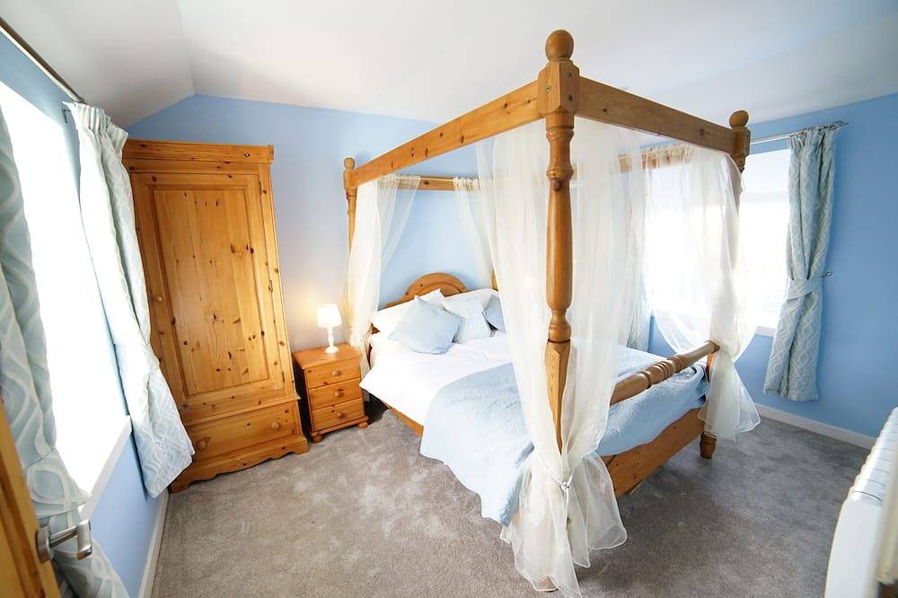 Welcome to Airidh an Dobhrain - our secluded cottage by the lochside in North Uist, Outer Hebrides