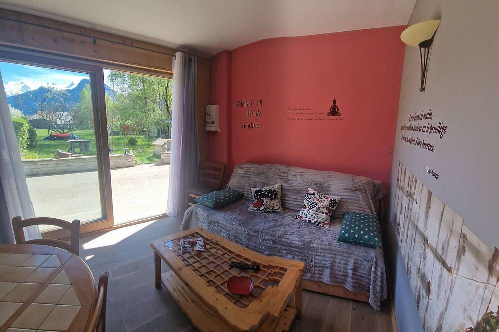 Ganze Wohnung, Vacation rental Beautiful 6-person apartment overlooking our beautiful mountains in Le Bourg-d'Oisans, Nationalpark Écrins