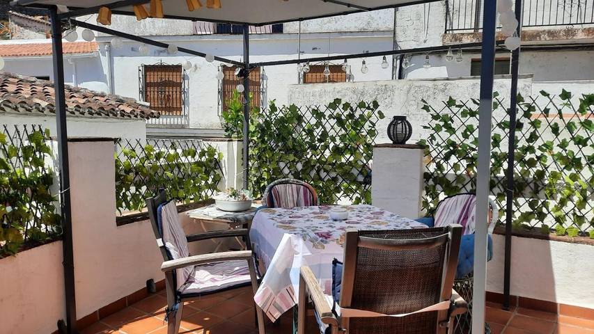 Casa rural para 6 personas, con vistas además de piscina y terraza, Se admiten mascotas en Valle del Genal