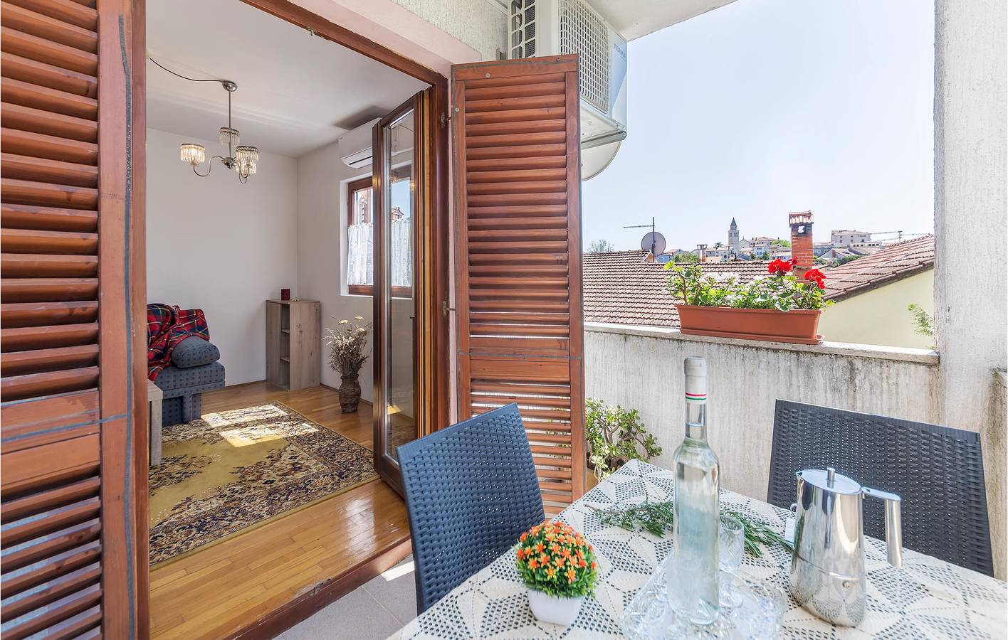 Ganze Ferienwohnung, Gemütliche Wohnung mit WLAN, Terrasse und Parkplatz – 1,5 km zum Strand in Funtana, Vrsar-Funtana