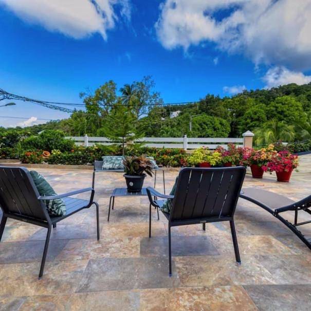 Chalet para 4 personas, con vistas además de jardín y piscina - 1