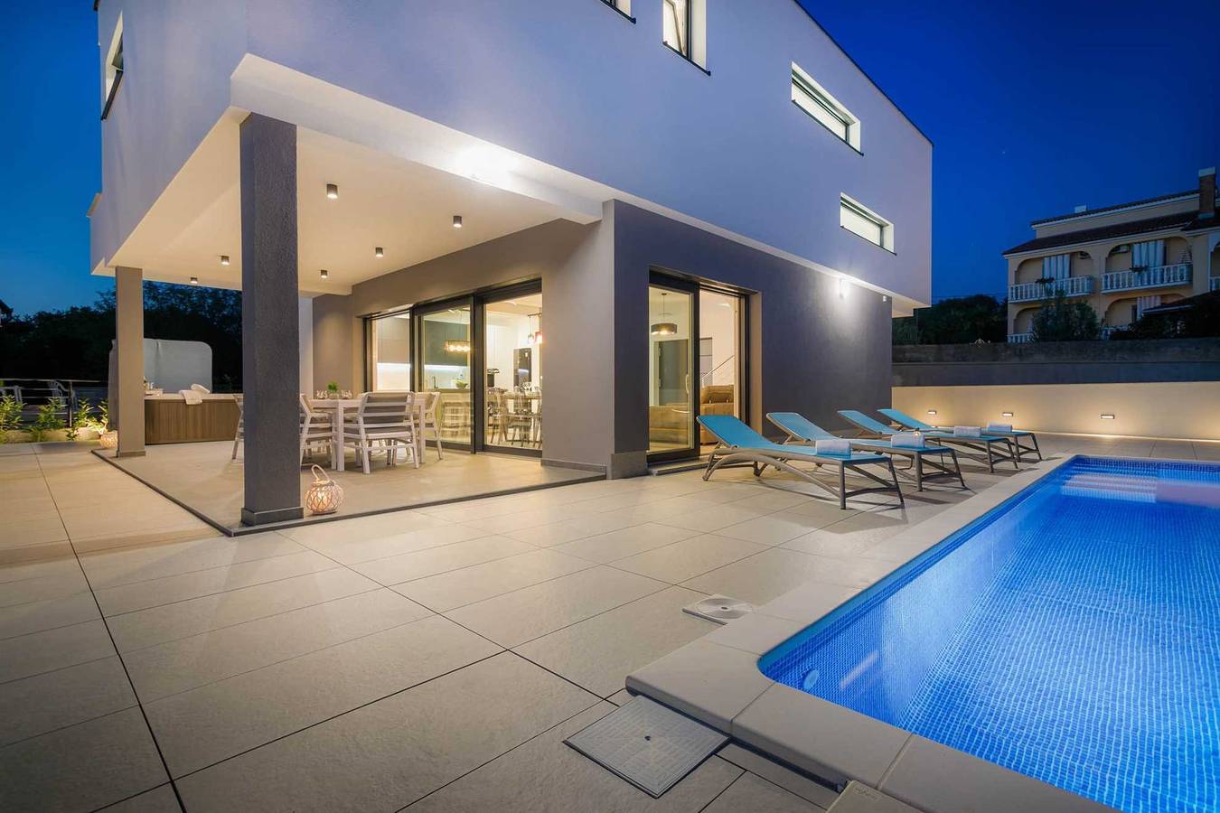 Luxusvilla Lea Magdalena mit beheiztem Pool in Malinska-Dubašnica, Krk