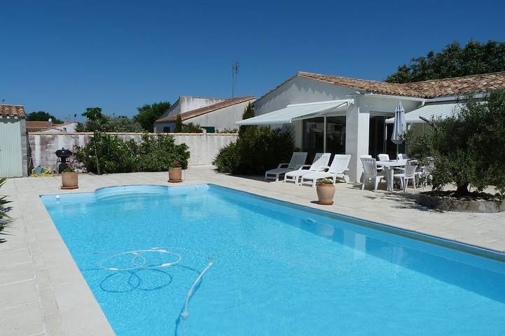 Location de vacances pour 12 personnes, avec jardin et terrasse dans Plage des Gollandieres (Le Bois-Plage-en-Re)