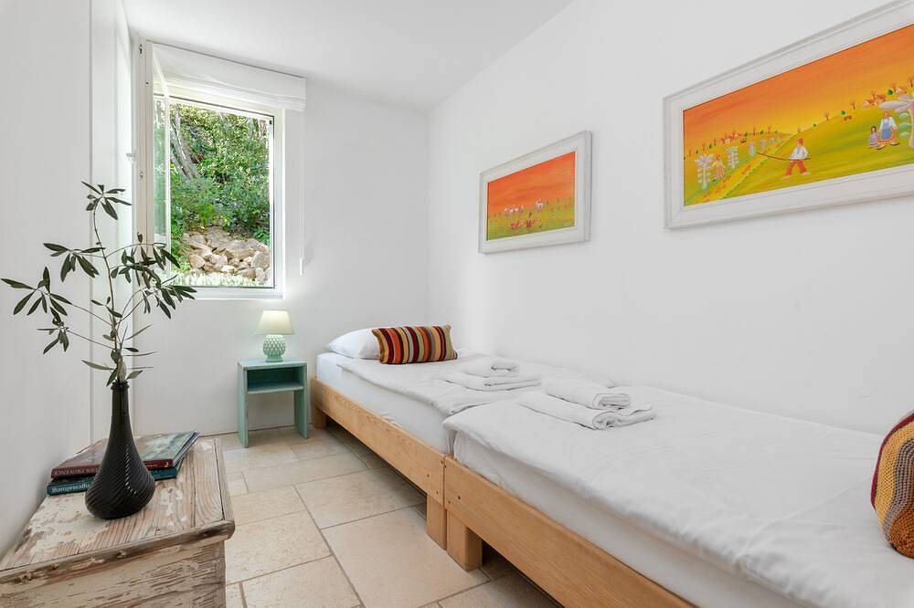 Ganze Wohnung, Traumhaftes Apartment, in Sveta Marina, mit Garten, grosser Terrasse, Pavillon in Raša, Ostküste Istrien