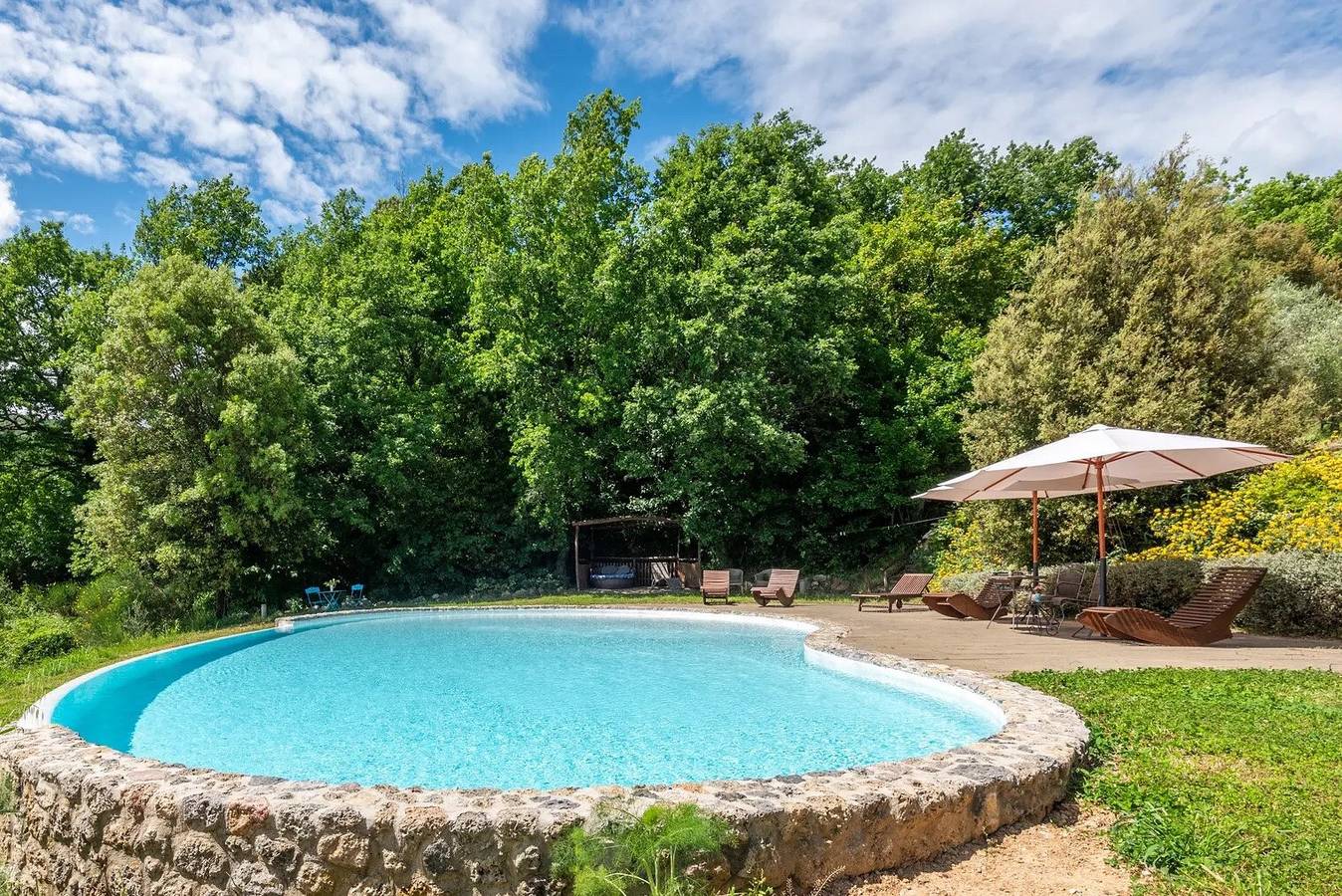 Casa rural 'Casa Luna' con piscina infinita de agua salada compartida, terraza privada y wifi in Chiusdino, Provincia de Siena