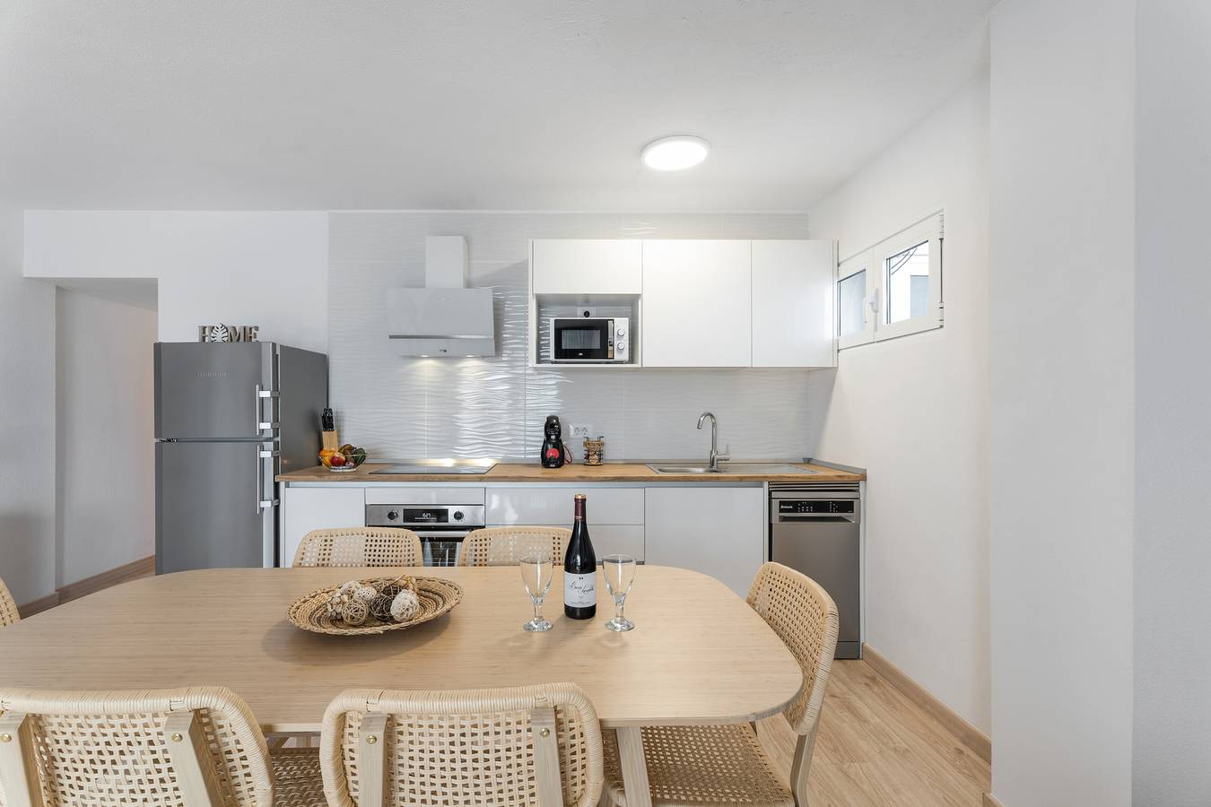 Apartamento entero, Vacaciones 'La Bahia' con impresionantes vistas a la montaña y al mar desde la terraza in Tabaiba, El Rosario