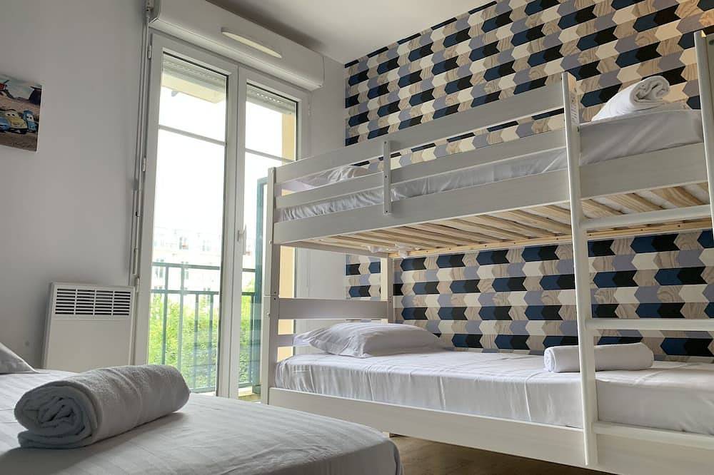 Entire apartment, Disneyland Paris 3 minutes away, sleeps 7, 2 bedrooms. in Chessy, Seine-et-Marne