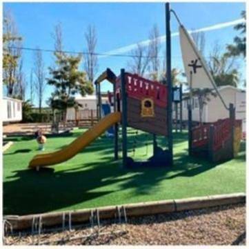 Parc de vacances pour 8 personnes, avec vue et terrasse ainsi que jardin et piscine sur la Côte d'Azur