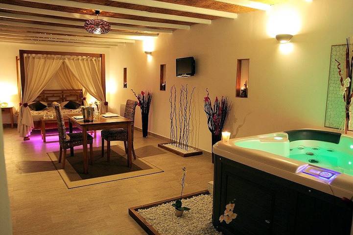 Chambre d’hôte pour 2 personnes, avec jardin et sauna ainsi que jacuzzi et piscine