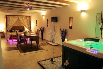 Cottage pour 2 personnes, avec piscine et sauna ainsi que jardin et jacuzzi à Beaucaire