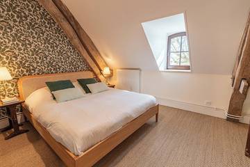 Gîte pour 12 Personnes dans Apremont-sur-Allier, Saint-Amand-Montrond, Photo 4