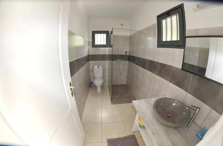 Location de vacances pour 2 personnes, avec terrasse et jardin dans Les Lianes - 4