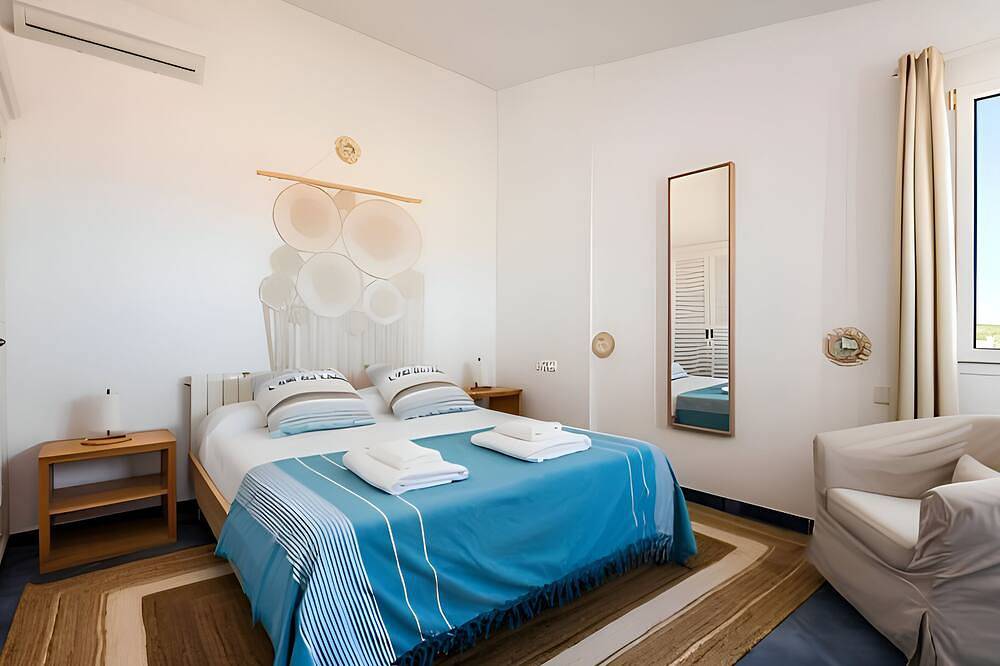 Villa Roxana, junto al mar y con piscina privada in Es Castell, Menorca