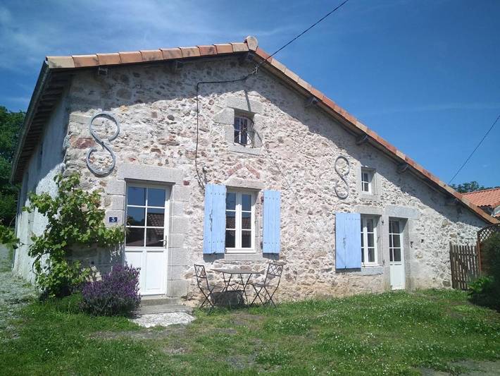 Location de vacances pour 7 personnes, avec jardin à Secondigny