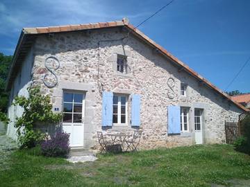 Location de vacances pour 7 personnes, avec jardin à Secondigny