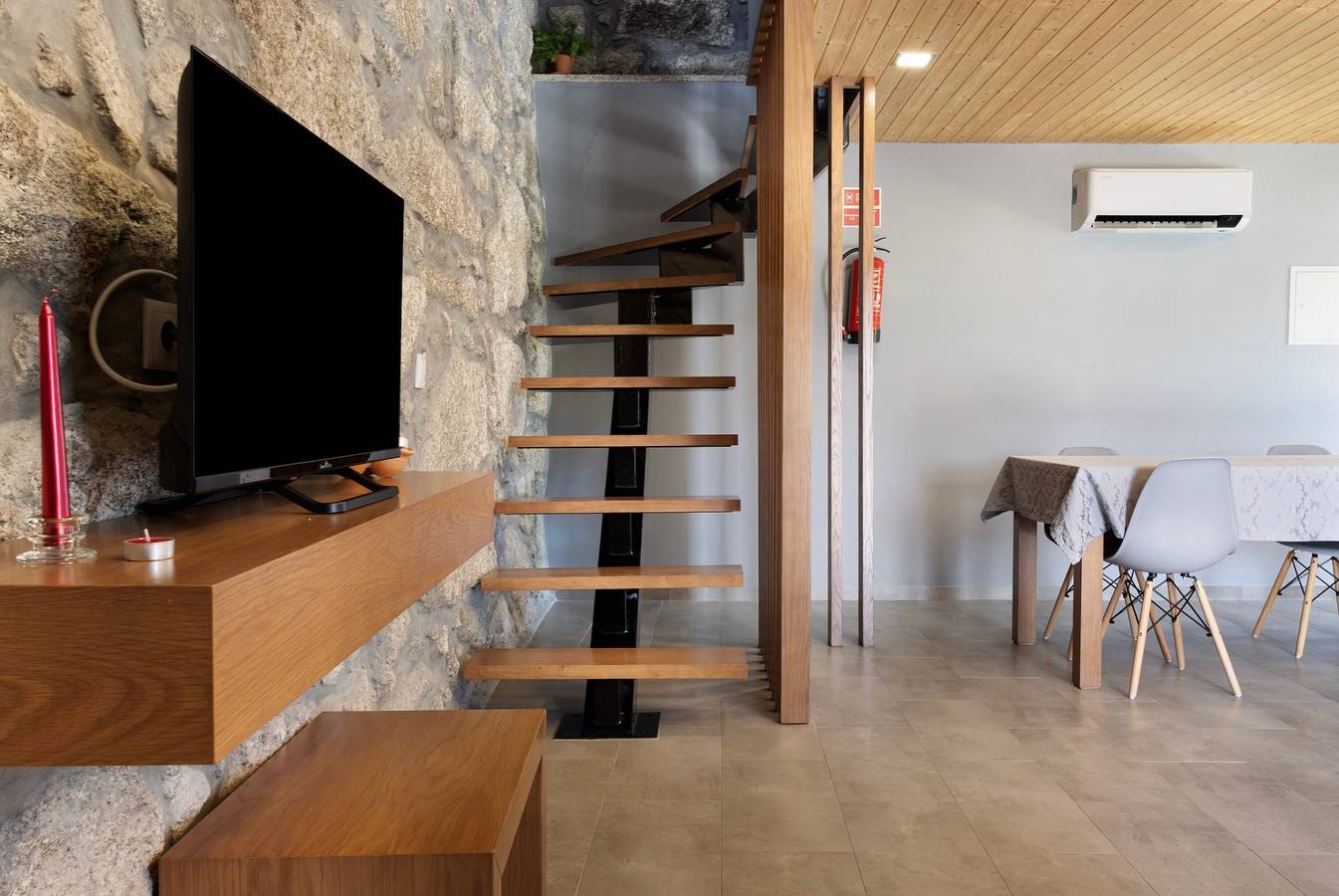Quinta das Caroveiras - 'Casa Do Caseiro - T2' com Vista para o Lago, Wi-Fi e Ar Condicionado in Anissó e Soutelo, Distrito de Braga