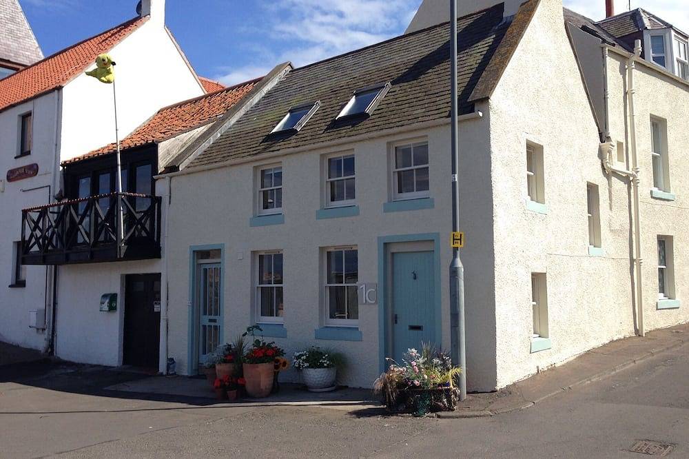 Entire apartment, Unique 2 Bedroom Harbour Front Apartment in Dunbar, Edinburgh and Lothian