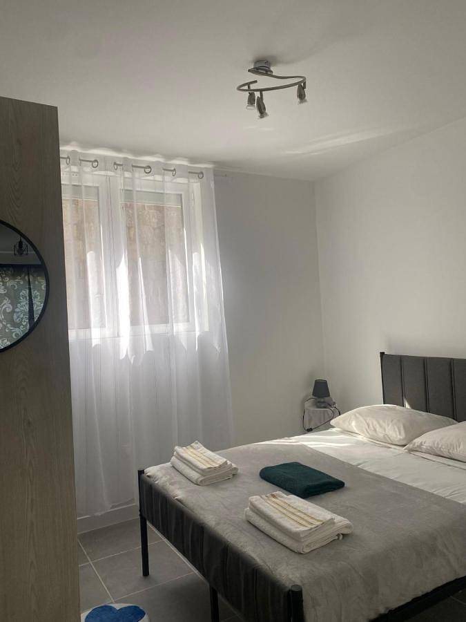 Gîte pour 4 personnes, avec vue et terrasse, animaux acceptés à Chancelade - 4