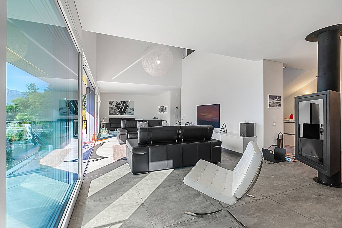 Villa Mondacce with Jacuzzi & Lake Views in Minusio, Ticino Alps and Verbano