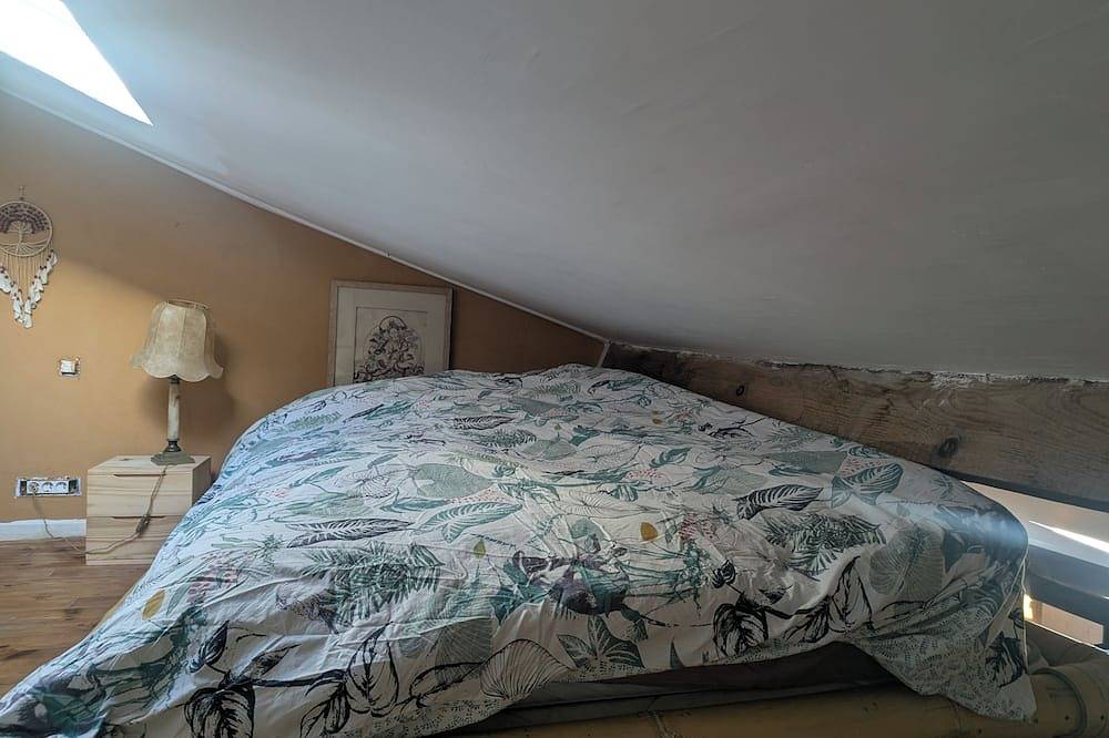 Appartement entier, Appartement cosy Paris-Les Lilas dans un quartier convivial avec métro et tram in Bagnolet, Seine-Saint-Denis