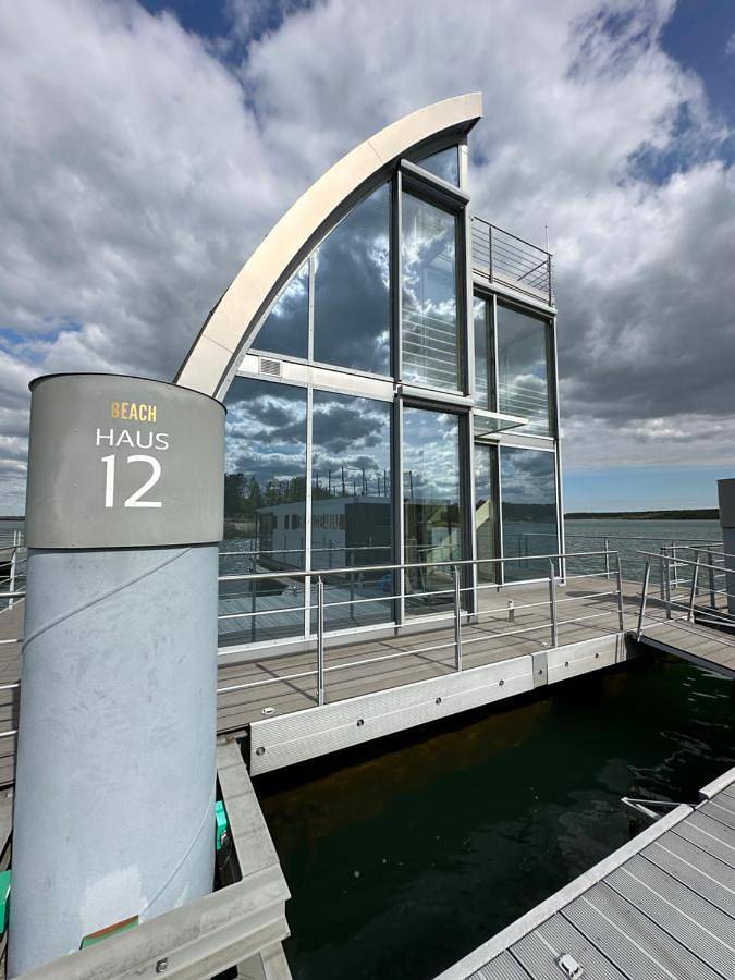 Villa für 4 Personen, mit Ausblick und Balkon sowie Seeblick und Sauna im Lausitzer Seenland