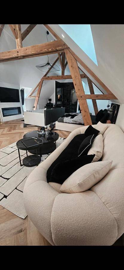 Gîte pour 2 personnes, avec Balcon et Terrasse ainsi que Jardin et Vue à Yville-sur-Seine