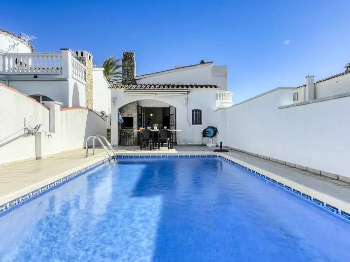 Ferienhaus für 4 Personen, mit Terrasse und Pool in Empuriabrava - 2