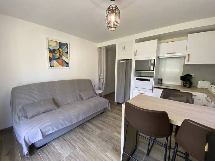 Entire apartment, Renovated apartment with terrace and parking in Cauterets in Cauterets, Pyrenees National Park