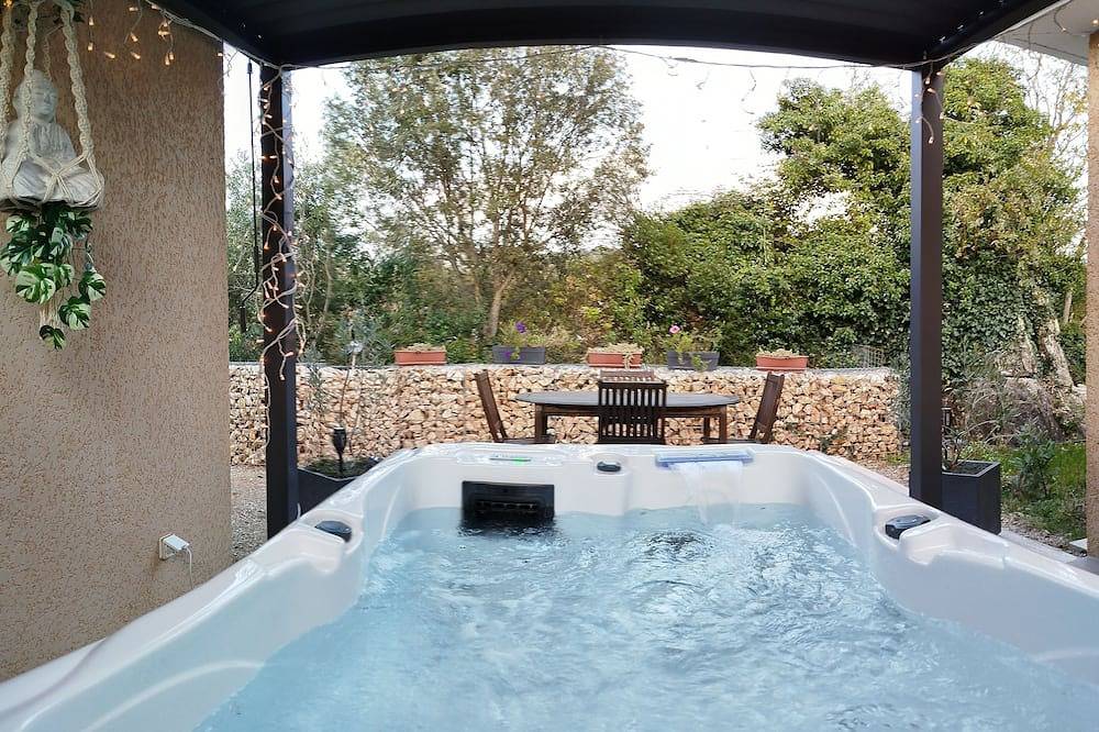 Apartamento entero, Nid des Hirondelles - Furnished apartment with all comforts in a quiet location - Air conditioning Swimming pool Jacuzzi in Saint-Martin-de-Londres, Región de Lodève