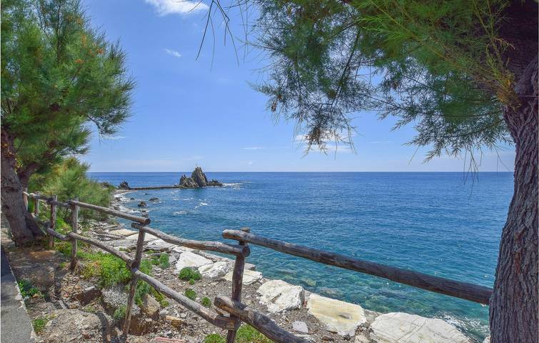 Apartamento vacacional entero, Apartamento con vistas al mar, terraza, wifi y aparcamiento in Spiaggia Moneglia, Moneglia