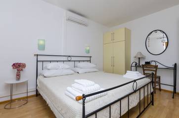 Vacation Rental for 4 Guests in Bol, Brac, Picture 4