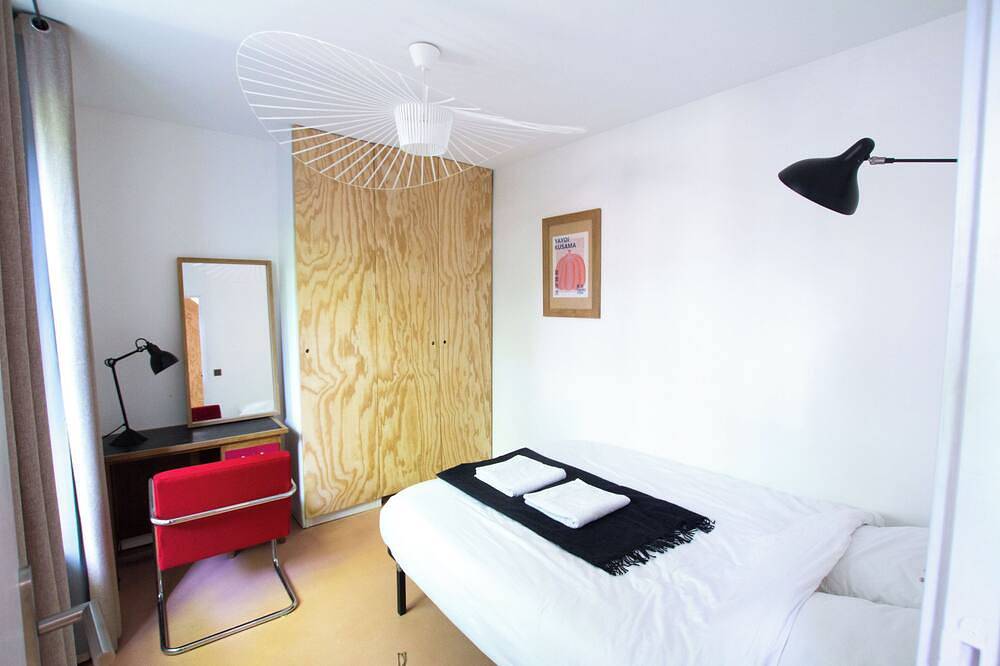 Bright & Eco-Friendly Wooden Home – A Peaceful Retreat Near Paris in Montreuil, Sena-Saint Denis
