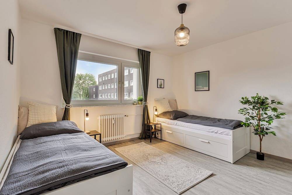 Ganze Wohnung, Cordissky @ an der Arena in Gelsenkirchen, Ruhrgebiet