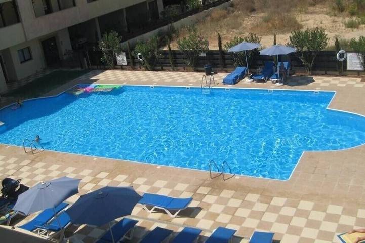 Ferienwohnung für 4 Personen, mit Balkon und Whirlpool sowie Garten und Pool in Paphos
