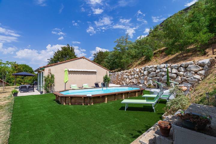 Casa Vacacional 'Le Beauregard - Piscina' con Vista a la Montaña, Wi-Fi y Aire Acondicionado in Beauregard-Baret, Región de Valence
