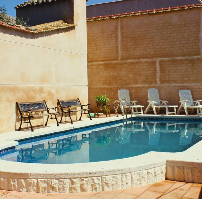 Casa rural para 33 personas, con Balcón y Terraza además de Jardín y Piscina en Picón - 2