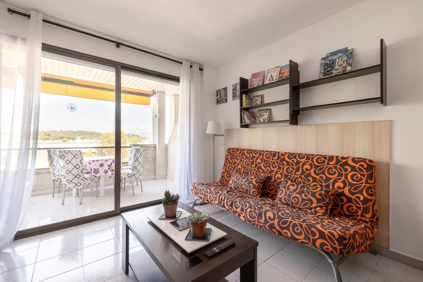 Apartamento inteiro, Apartamento 'Stella Rose' com Piscina Partilhada, Terraço Privado e Ar Condicionado in Salou, Costa Dorada