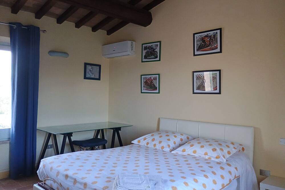 Charming 3-bedroom villa in Abruzzo with Wifi and Ac in Civitella Casanova, Gran Sasso