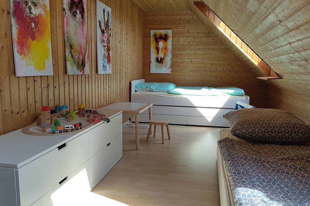 Ganze Wohnung, Familienfreundliche Ferienwohnung in Seenähe in Behren-Lübchin, Mecklenburgische Ostseeküste