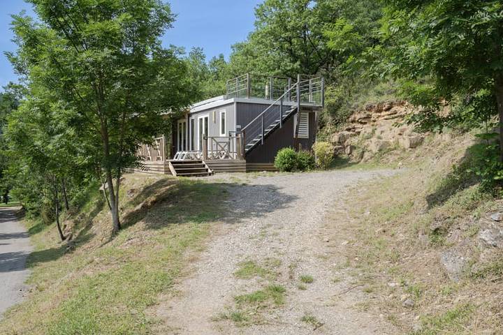 Caravane pour 4 personnes, avec Balcon/Terrasse et Terrasse ainsi que Jardin et Sauna