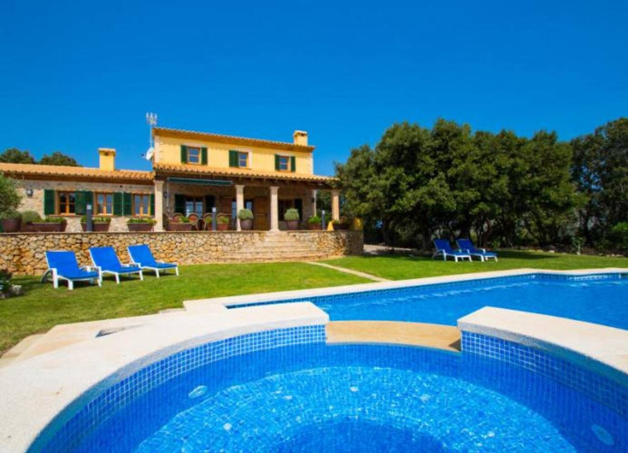 Finca 'Can Fena' mit Bergblick, privatem Pool und Wlan in Artà, Mallorca Osten