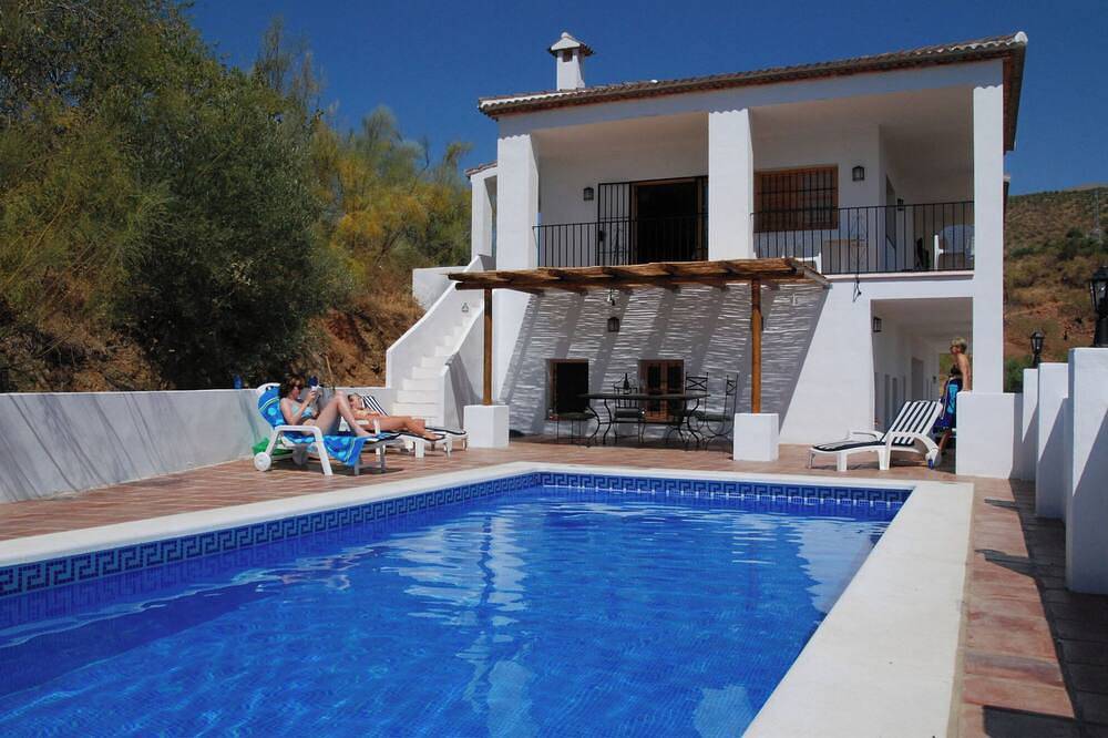 Piltraque - our holiday country villa to rent in the Spanish Coutryside in Colmenar, Málaga Province